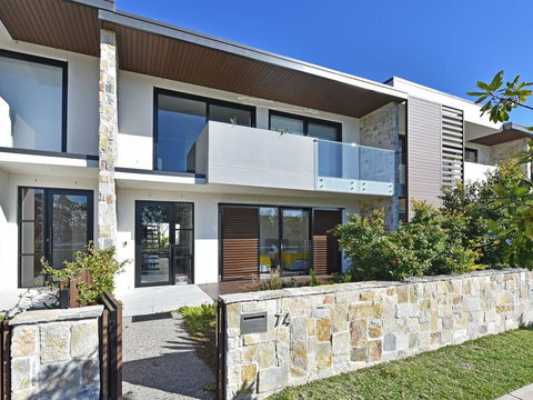 Villa Capri Waterside At Trinity Point - Accommodation Newcastle 0