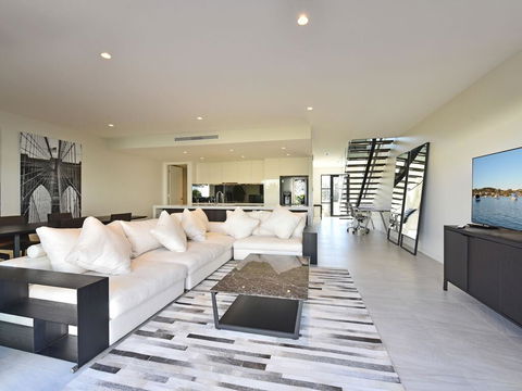Villa Capri Waterside At Trinity Point - Accommodation Newcastle 1