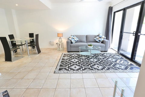 Villa Via Veneto - Accommodation Newcastle 0