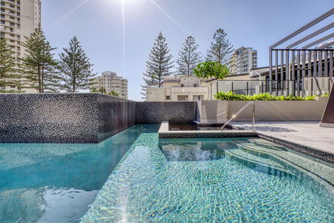 Vue Broadbeach - Accommodation Newcastle 2