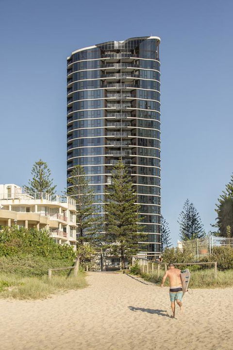 Vue Broadbeach - Accommodation Newcastle 3