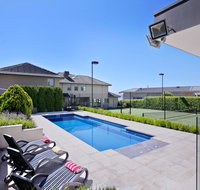 Vue de la Mer Luxury Family Retreat with tennis court pool spa water views - Accommodation Newcastle