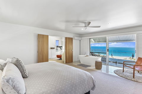 Walking On Sunshine - Accommodation Newcastle 3