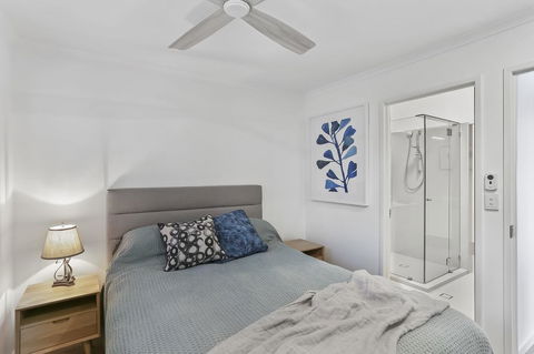 Walking On Sunshine - Accommodation Newcastle 2