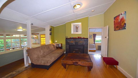Waragil Cottage - Original Settler's Home - Accommodation Newcastle 3