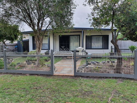 Ward Street Holiday House - Accommodation Newcastle 2
