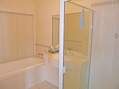 Water View House @ Orient Point - Accommodation Newcastle 3