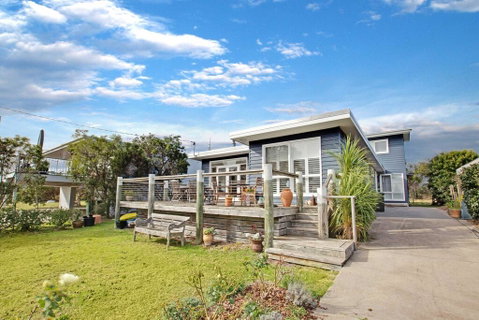 Waterfront Sanctuary - Raymond Island Getaway - Accommodation Newcastle 2