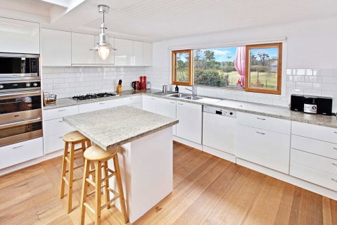 Waterfront Sanctuary - Raymond Island Getaway - Accommodation Newcastle 3