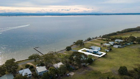 Waterfront Sanctuary - Raymond Island Getaway - Accommodation Newcastle 0