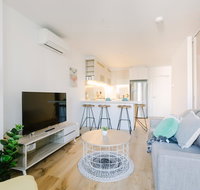 Plush 2BR CBD Apartment Near Southern Cross - Accommodation Newcastle