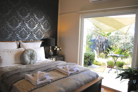 Bed Of Roses - Accommodation Newcastle 2