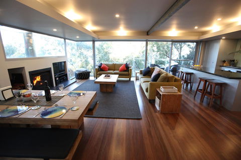 Lorne Luxury - Accommodation Newcastle 7