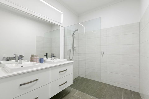 Tidal Changes - Rejuvenate Stays - Accommodation Newcastle 7