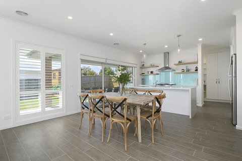 Tidal Changes - Rejuvenate Stays - Accommodation Newcastle 1