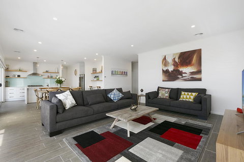 Tidal Changes - Rejuvenate Stays - Accommodation Newcastle 2