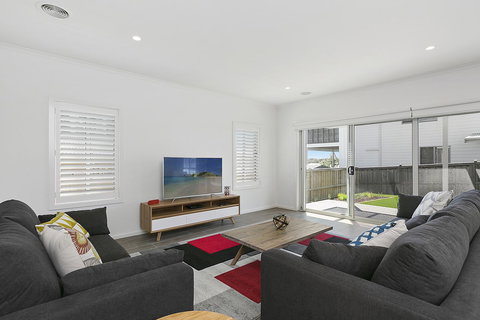 Tidal Changes - Rejuvenate Stays - Accommodation Newcastle 3