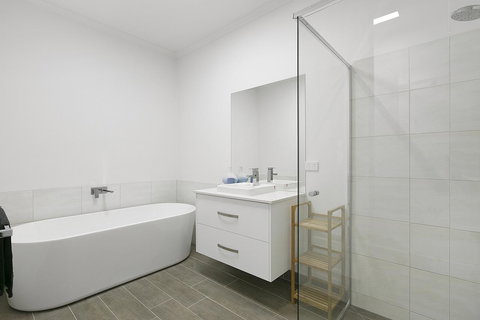 Tidal Changes - Rejuvenate Stays - Accommodation Newcastle 8