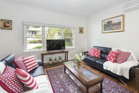 Hillside House - Accommodation Newcastle 3
