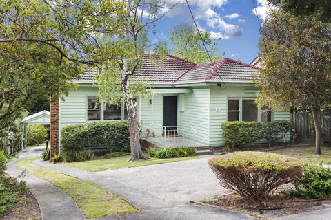 Hillside House - Accommodation Newcastle 0