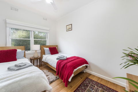 Hillside House - Accommodation Newcastle 5