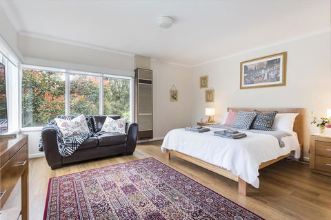 Hillside House - Accommodation Newcastle 4