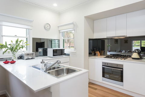 Hillside House - Accommodation Newcastle 2