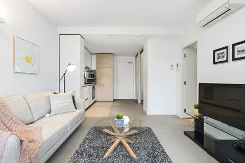 Complete Host Leopold Apartments - Accommodation Newcastle 8