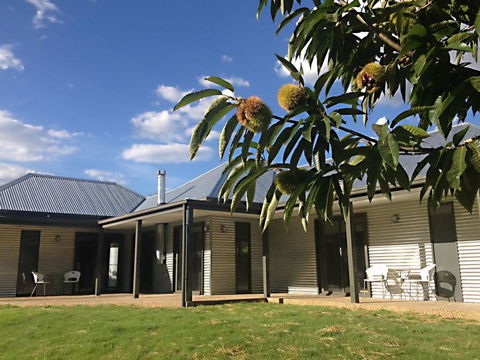 3 Bells Alpine Cottage - Accommodation Newcastle 0