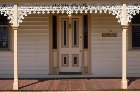 Sabina On Little Myers - Accommodation Newcastle 3