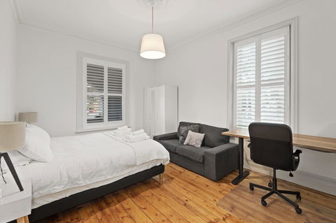 Work Sleep Live Melbourne - Accommodation Newcastle 2