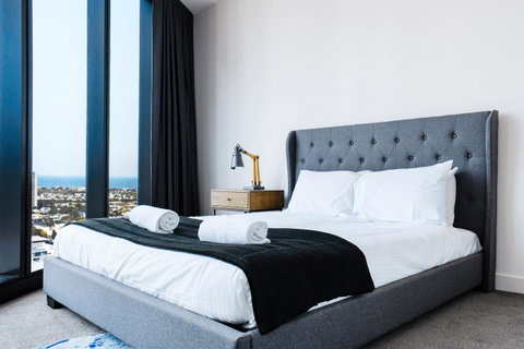 Deluxe Sea Views Apartment - Accommodation Newcastle 10