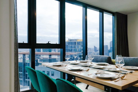 Deluxe Sea Views Apartment - Accommodation Newcastle 17