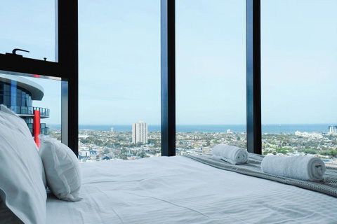 Deluxe Sea Views Apartment - Accommodation Newcastle 18