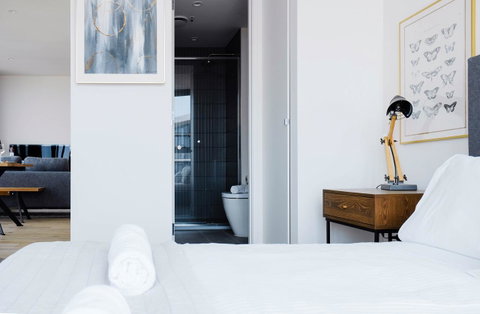 Deluxe Sea Views Apartment - Accommodation Newcastle 16