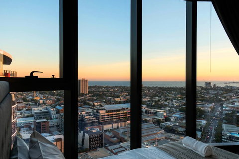 Deluxe Sea Views Apartment - Accommodation Newcastle 8