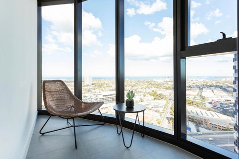 Deluxe Sea Views Apartment - Accommodation Newcastle 4
