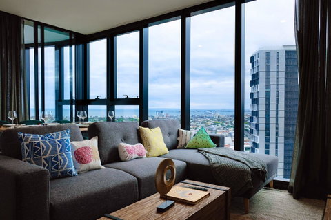 Deluxe Sea Views Apartment - Accommodation Newcastle 14