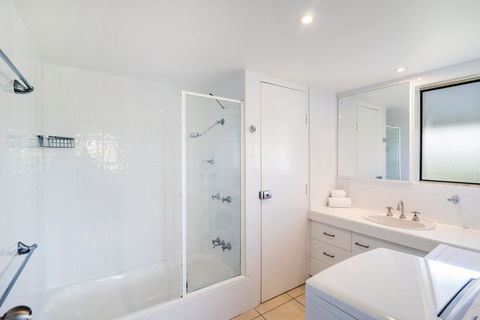 Sunseeker Holiday Apartments - Accommodation Newcastle 27