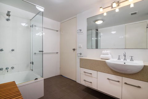 Sunseeker Holiday Apartments - Accommodation Newcastle 37