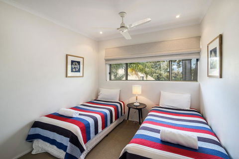 Sunseeker Holiday Apartments - Accommodation Newcastle 3