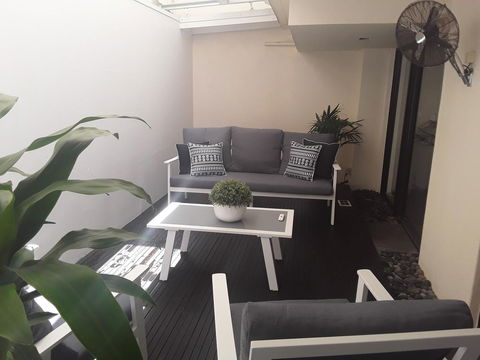 Sunseeker Holiday Apartments - Accommodation Newcastle 12