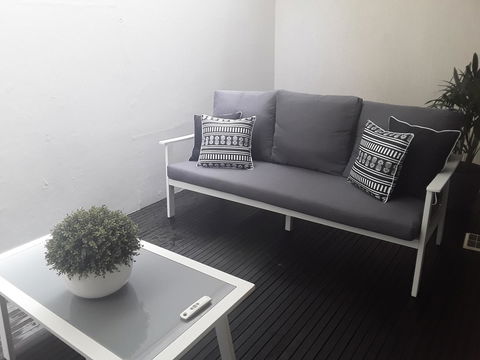 Sunseeker Holiday Apartments - Accommodation Newcastle 11