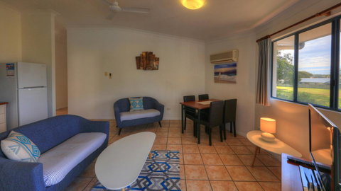 Dolphin Waters - Accommodation Newcastle 3