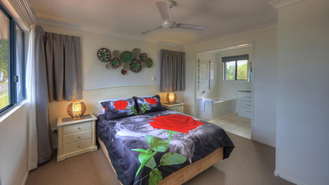 Dolphin Waters - Accommodation Newcastle 5