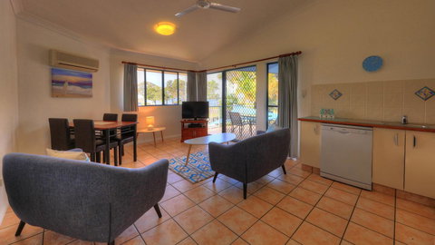 Dolphin Waters - Accommodation Newcastle 1