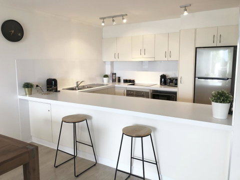 Sunshine Beach Luxe Apartment - Accommodation Newcastle 2