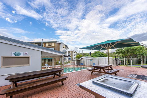 Whale Watch Ocean Beach Resort - Accommodation Newcastle 2