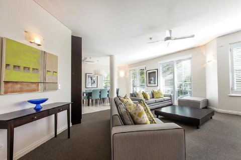 Emerald Noosa - Accommodation Newcastle 7