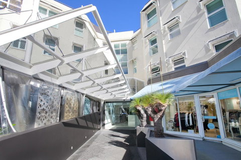 Emerald Noosa - Accommodation Newcastle 2